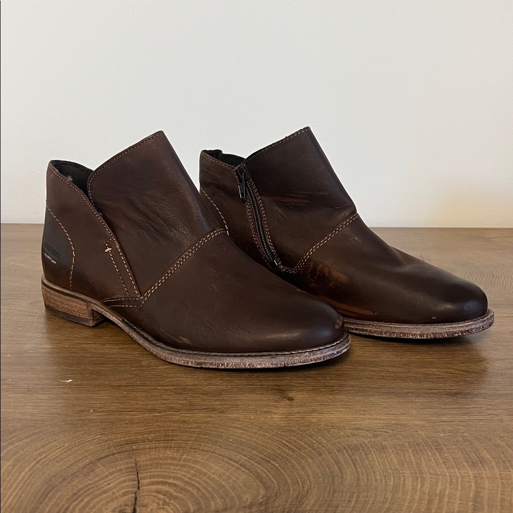JOSEF SEIBEL SIENNA 81 BOOT | Dark Brown Waxed Leather Ankle Booties 9-9.5
